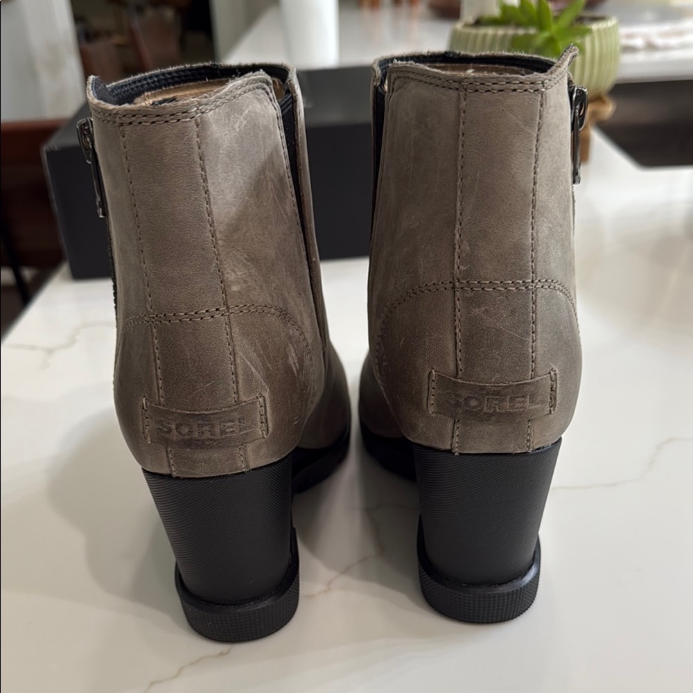 Sorel Tan Ankle Boots Sleek Suede Design - Picture 3 of 5